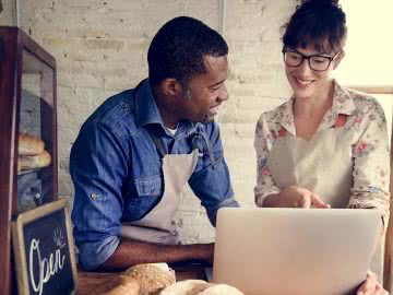 Couple partnership review their lending options to avoid a loan prepayment penalty